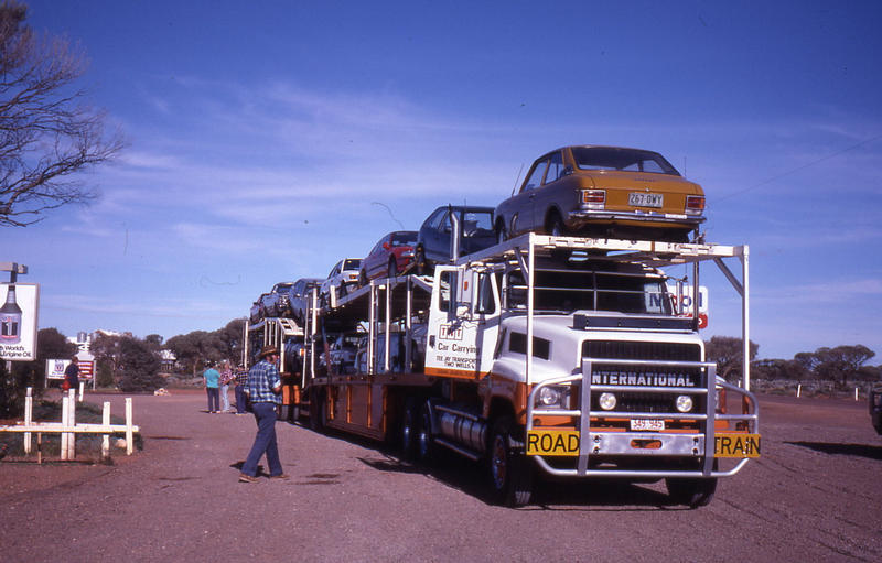 09 Road Train at Glendambo