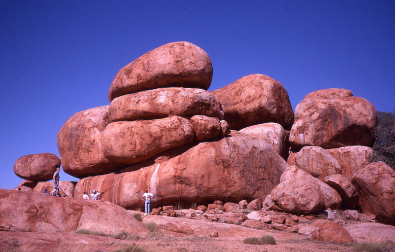 32 Devils Marbles