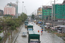 07 Traffic on Chiang Rak Rd